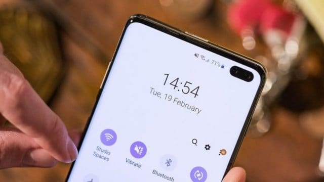 Come aumentare il numero di notifiche visualizzate nella barra di stato su Samsung Galaxy S10 Come aumentare il numero di notifiche visualizzate nella barra di stato su Samsung Galaxy S10